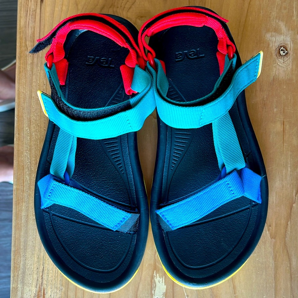 Teva Hurricane XL2 sandals in 90s color 
 Size 7